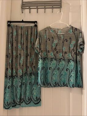 Women’s Two-Piece Gray and Teal Floral Pajama Set